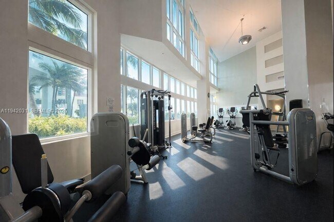 Building Photo - 1900 N Bayshore Dr