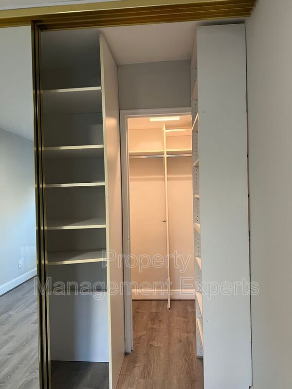 Building Photo - 1322 Fort Myer Dr