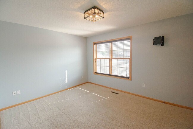 Building Photo - 3057 Venice Ln NW