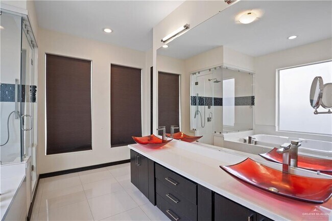 Building Photo - 32 May Dr