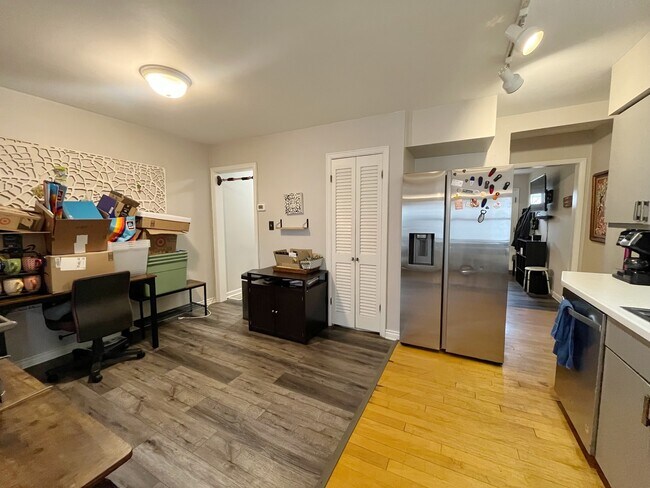 Building Photo - 2950 Des Plaines Ave