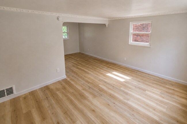 Building Photo - For Rent: Updated 2 Bedroom Townhouse in Carrick $1,400/Month