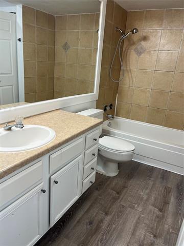Building Photo - 16301 Ledgemont Ln