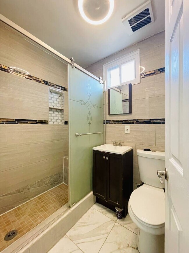 Building Photo - 97-11 Cresskill Pl