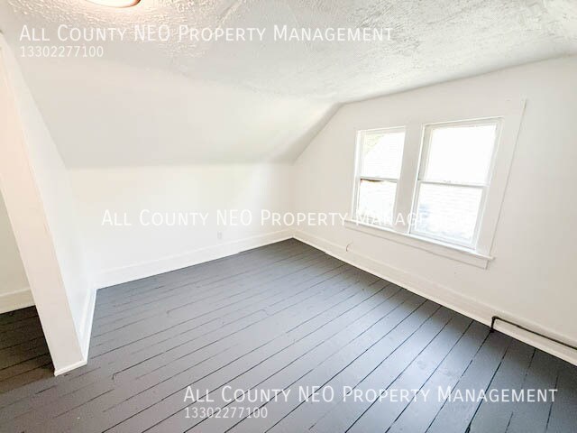 Building Photo - 549 Wildwood Ave