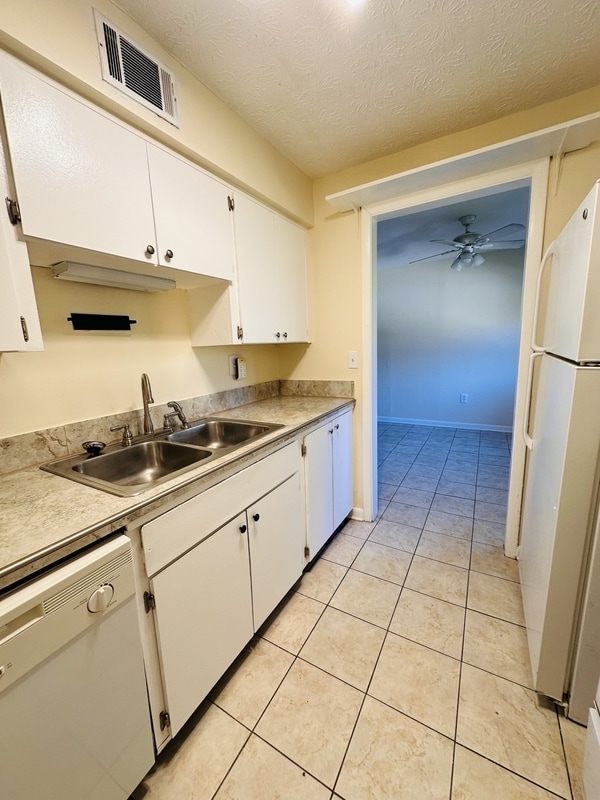 Building Photo - 3661 Boone Park Ave