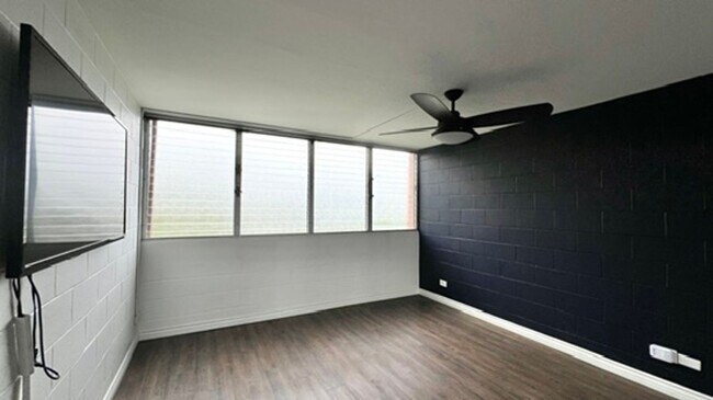 Building Photo - AVAILABLE NOW! Spacious 3-Bedroom, 2-Bath Corner-end Split-level Unit in Kaneohe with 1 Assigned ...