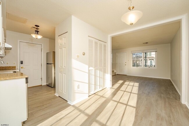 Building Photo - 19 Clipper Ct