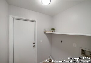 Building Photo - 14718 Hillside View