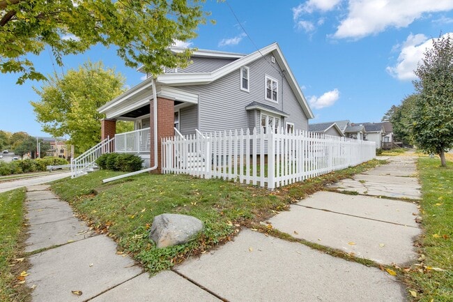 Building Photo - 3124 S Ellen St