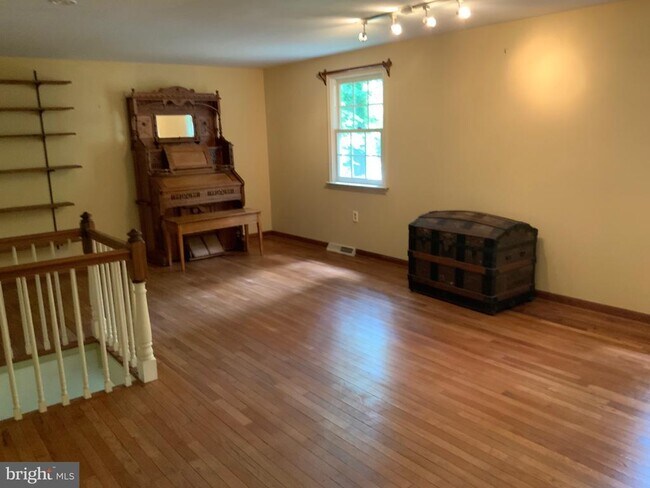 Building Photo - 413 Fruit Farm Rd