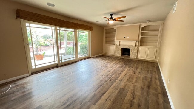 Building Photo - Wonderful 4 Bedroom 3 Bathroom Villa Park ...