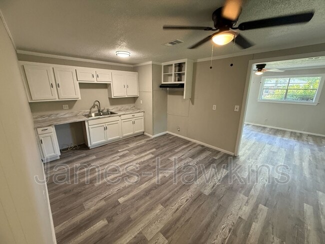 Building Photo - 2281 Wildwood Dr