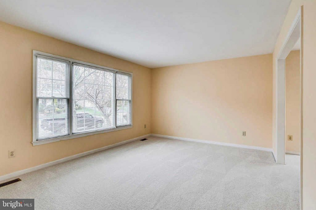 Building Photo - 5705 Flagler Dr