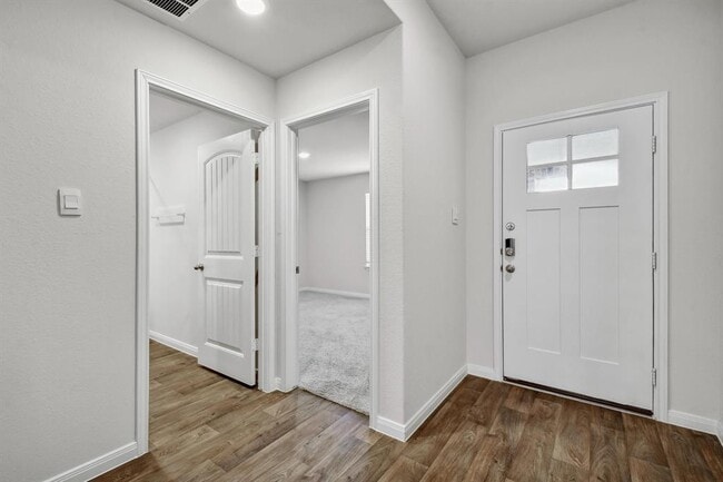 Building Photo - 210 Briggs Ln