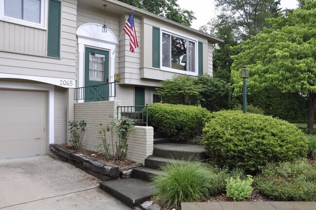 Primary Photo - 2065 Yorktown Dr