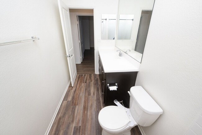 Building Photo - Amazing 3 Bedroom Condo available now! Totally loaded unit, schedule a tour today!