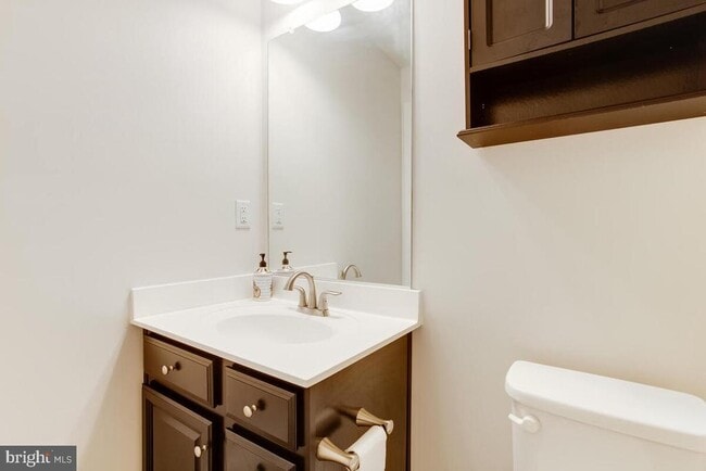 Building Photo - 2740 Prospect Hill Dr