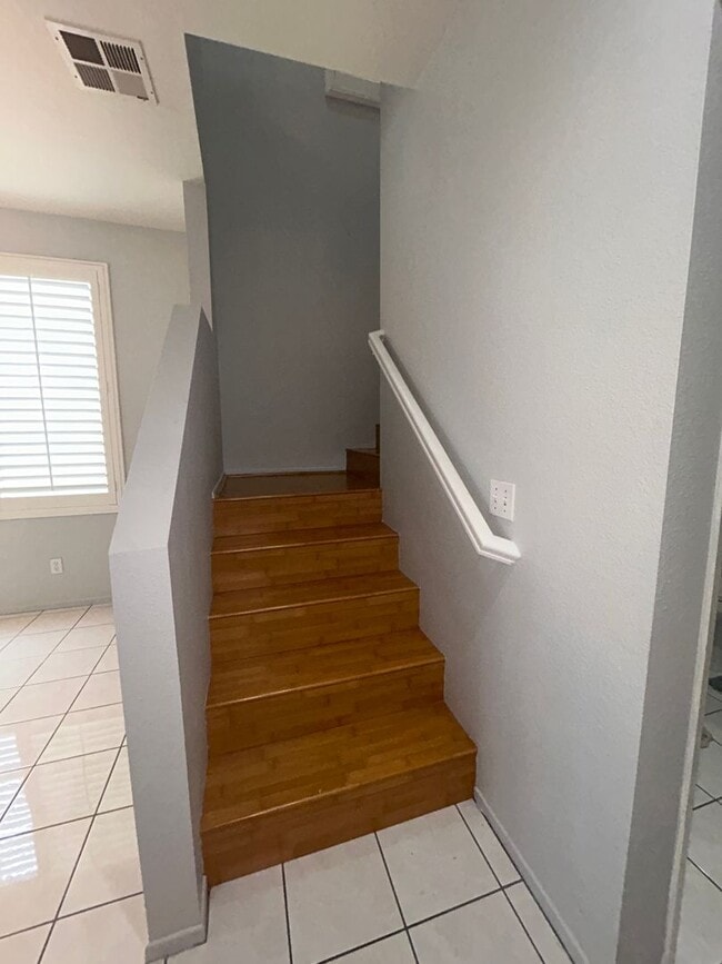 Building Photo - Spacious 2-Story Home in Prime Location