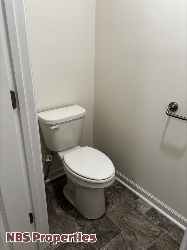 Building Photo - 935 Utopia Ln