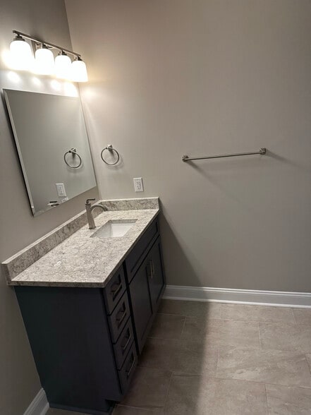 Building Photo - 104 S 4th St