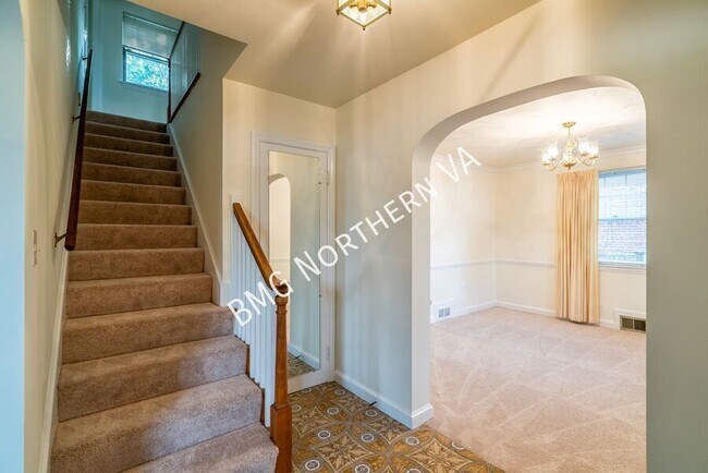 Building Photo - 2300 N Buchanan St