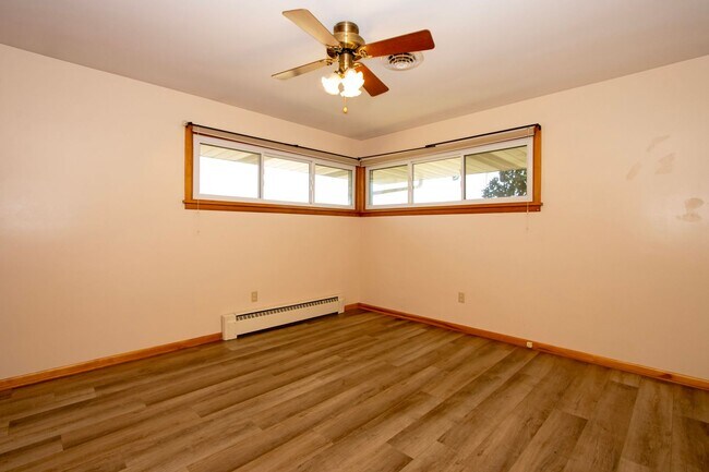 Building Photo - Charming Ranch Home