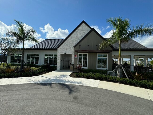 Building Photo - 10501 NW Suncrest Lp