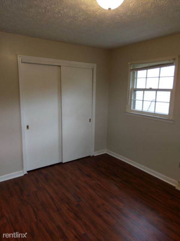 Building Photo - 429 Whispering Hills Dr