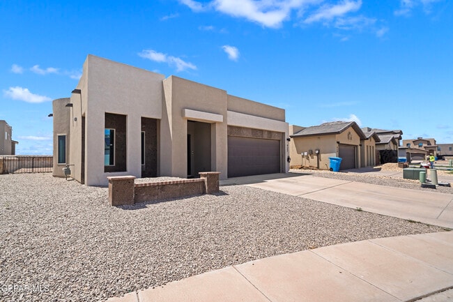 Building Photo - 932 Texas Madrone Dr