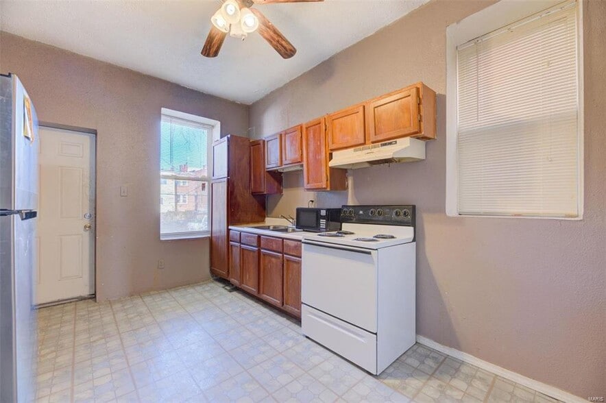 Building Photo - 4427 Athlone Ave