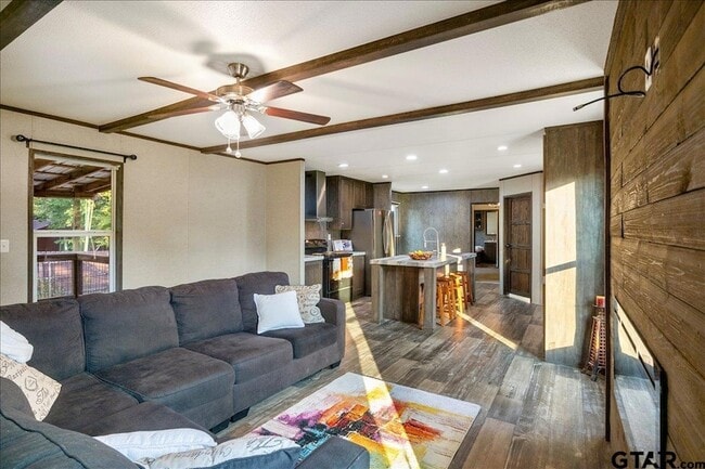 Building Photo - 409 Willow Dr