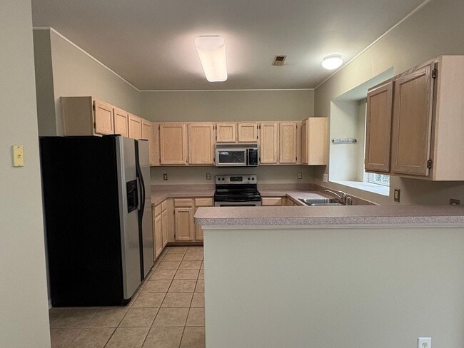 Building Photo - 223 Woodburne Ln