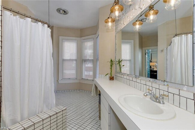 Building Photo - 632 Redgate Ave