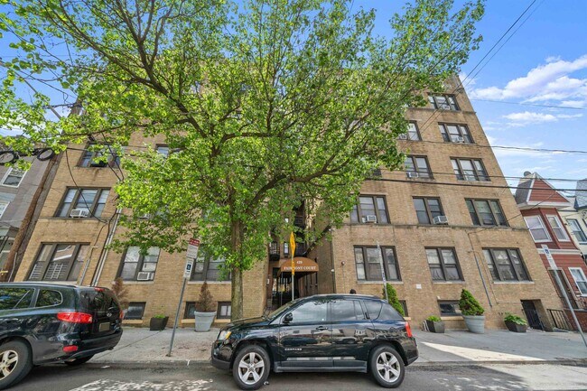 Building Photo - 429 Fairmount Ave