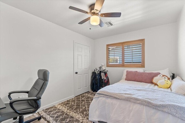 Building Photo - 535 W 19th St