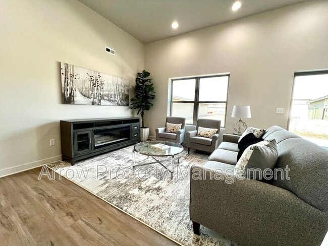 Building Photo - 1113 Claude Rd