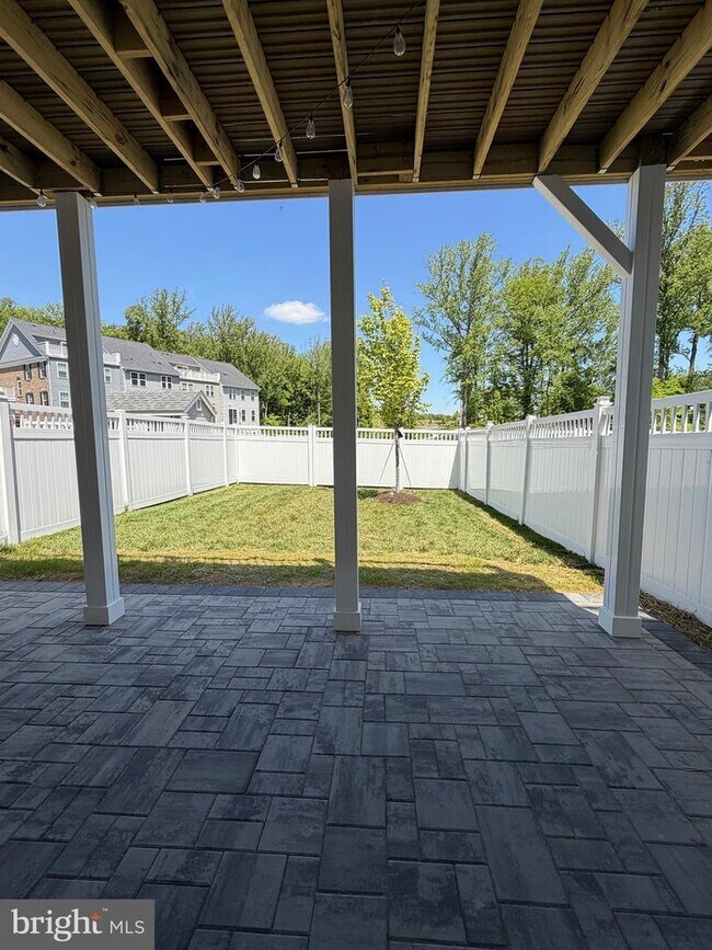 Building Photo - 10802 Foxtrot Cir