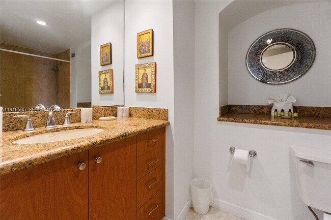 Building Photo - 100 Lincoln Rd