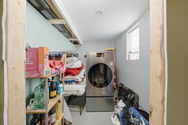 Building Photo - 437 W 44th Pl