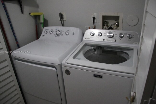 Building Photo - 531 SW 147th Ave