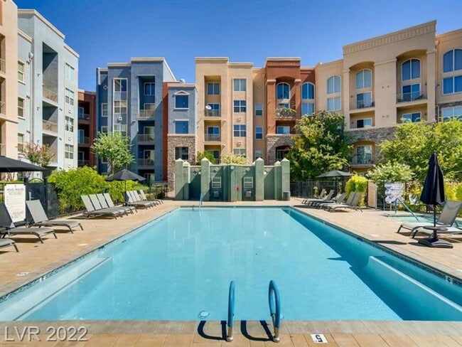 Building Photo - Upscale Executive Living 1 bedroom 1 bath