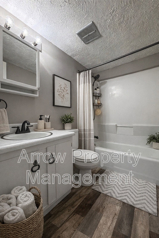 Building Photo - 1027 A St