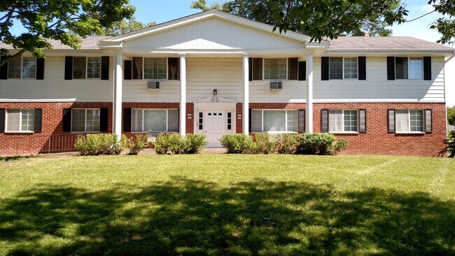 Building Photo - 741 E Imperial Dr