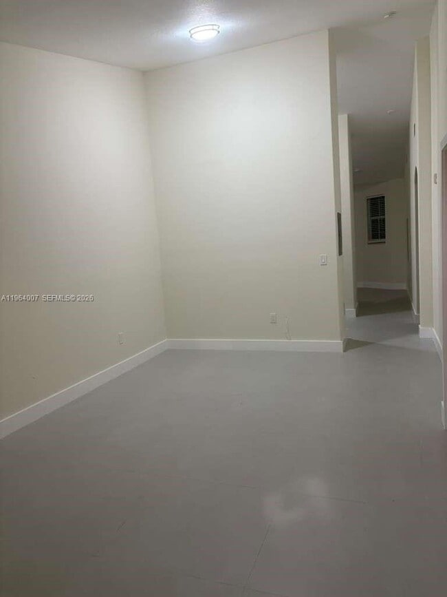 Building Photo - 1663 SE 27th Dr