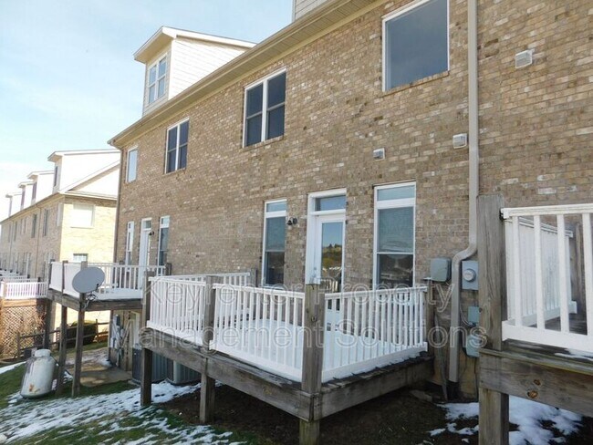 Building Photo - 42 Enchanted View Cir