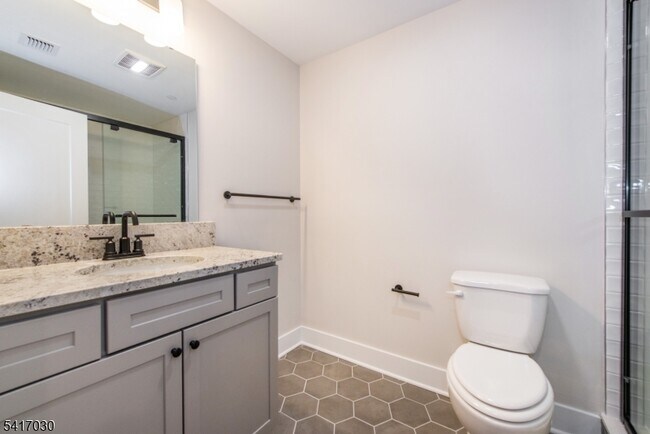 Building Photo - 37 Hillandale Dr