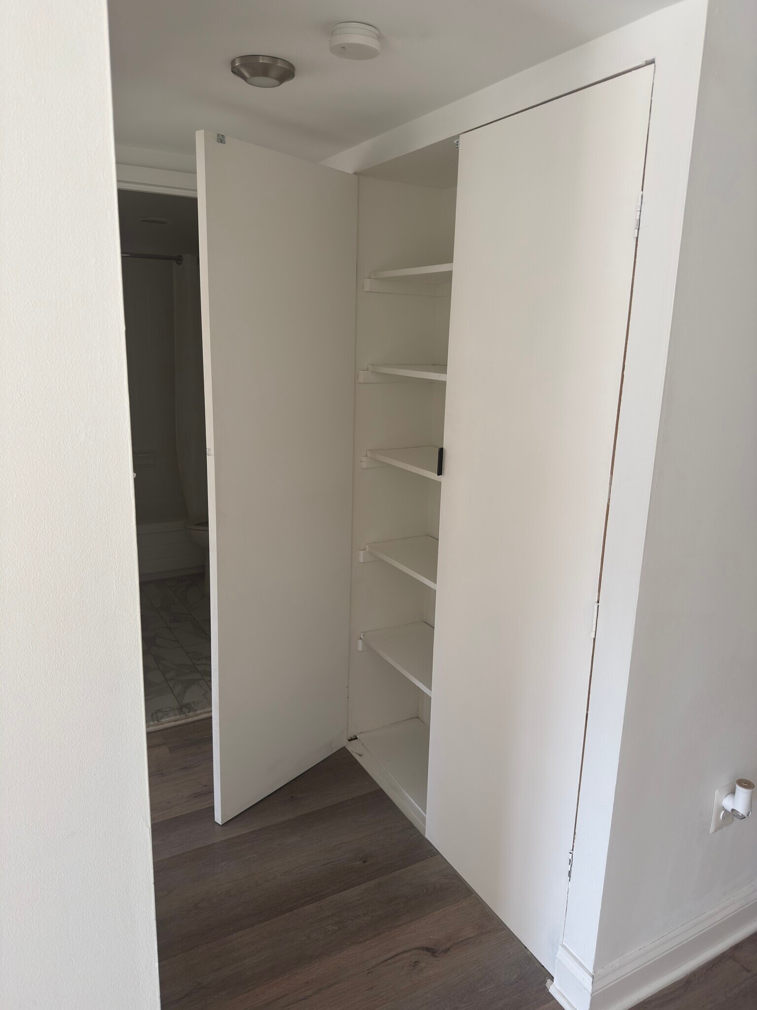 Building Photo - 1300 Army Navy Dr