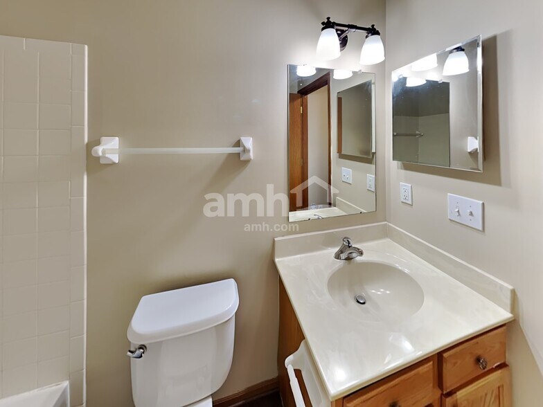 Building Photo - 2649 Cross Creek Ave