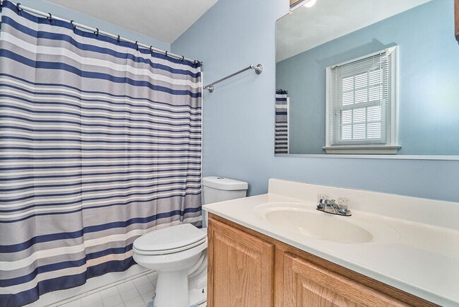 Building Photo - 625 Creekwood Dr